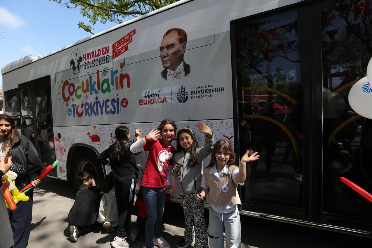 OTOBÜS BOYAMA ETKİNLİĞİ
